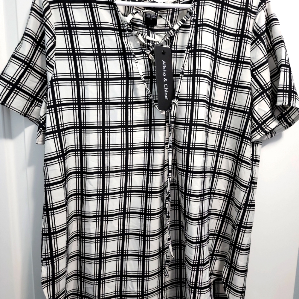 NWT Ashley & Chloe white black window pane top